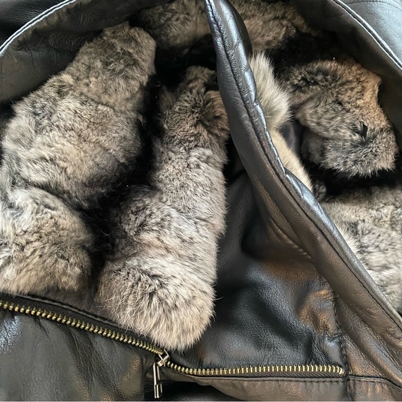 Beautiful Genuine Danier Leather/fur Winter Cost - Picture 8 of 12